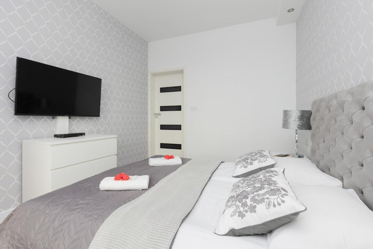 Warsaw Silver Residence By Renters Prestige Exterior photo